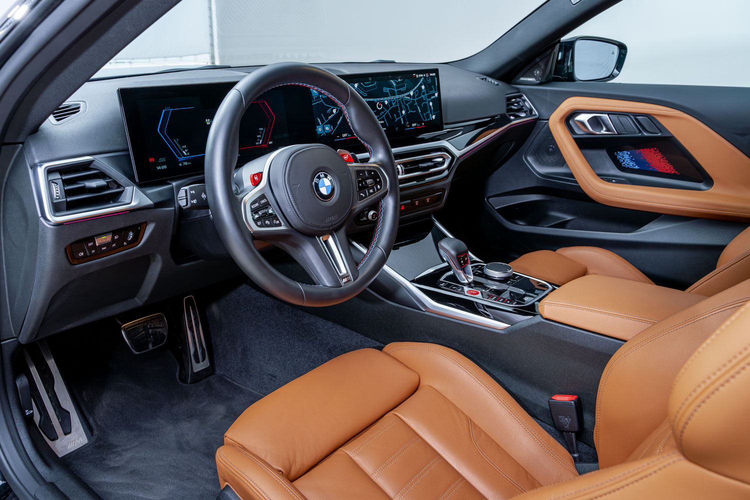 BMW M2 COUPÉ | skladem | české předváděcí auto | ihned k předání | sportovní coupé | výkon 360 koní | pohon zadních kol | černá s hnědou kůží | skvělá výbava | super cena | nákup online | AUTOiBUY.com